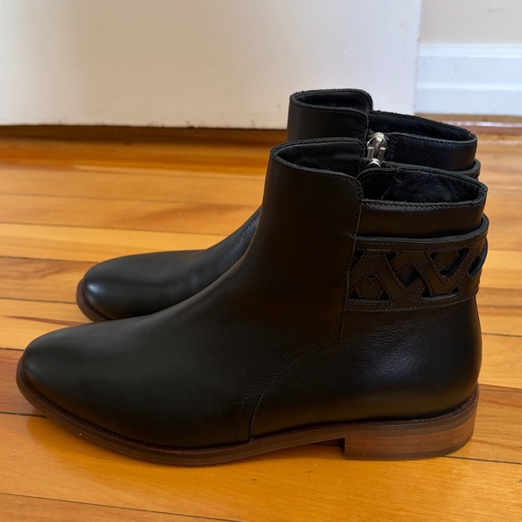 Aquatalia black short Boots size 6.5 with braided detail on back - Picture 4 of 9